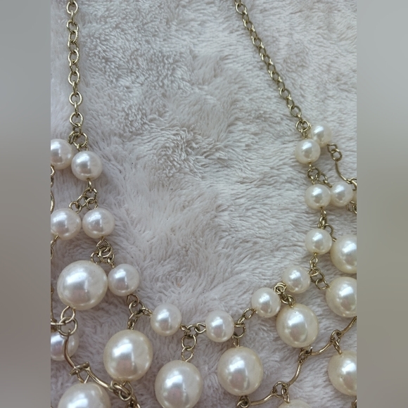 LAYERED FAUX PEARL NECKLACE BIB - Picture 2 of 5